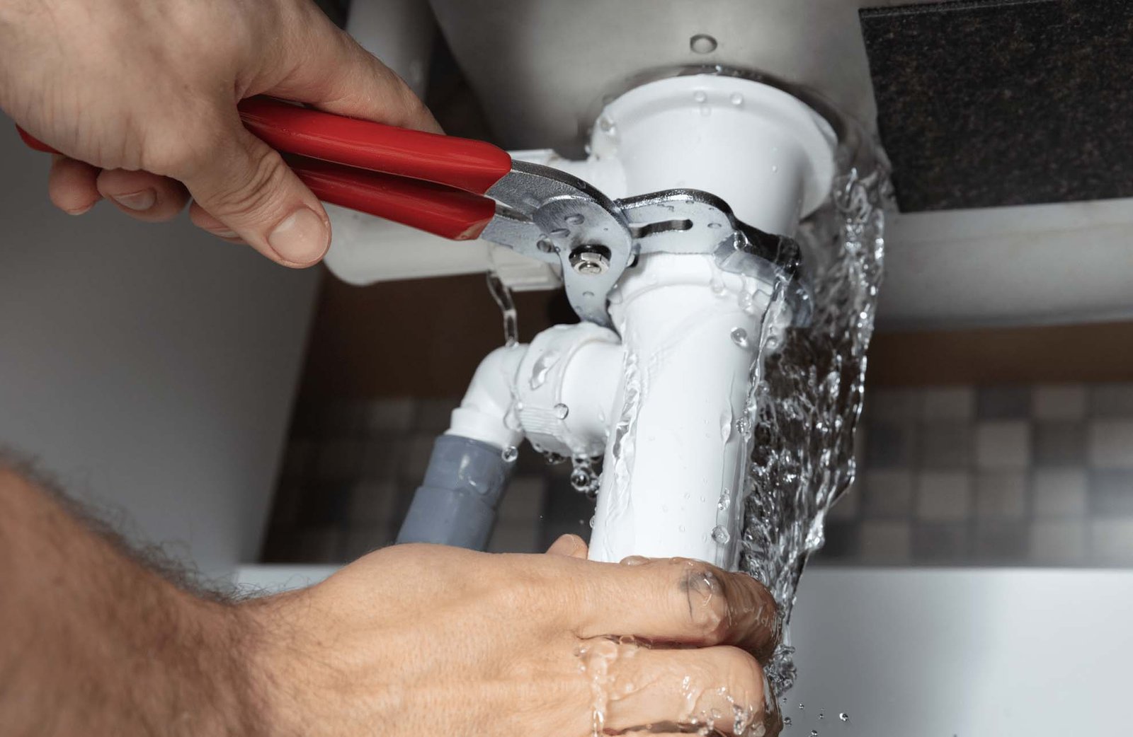 Lekkage laten oplossen door Maasstad loodgieter in Rotterdam